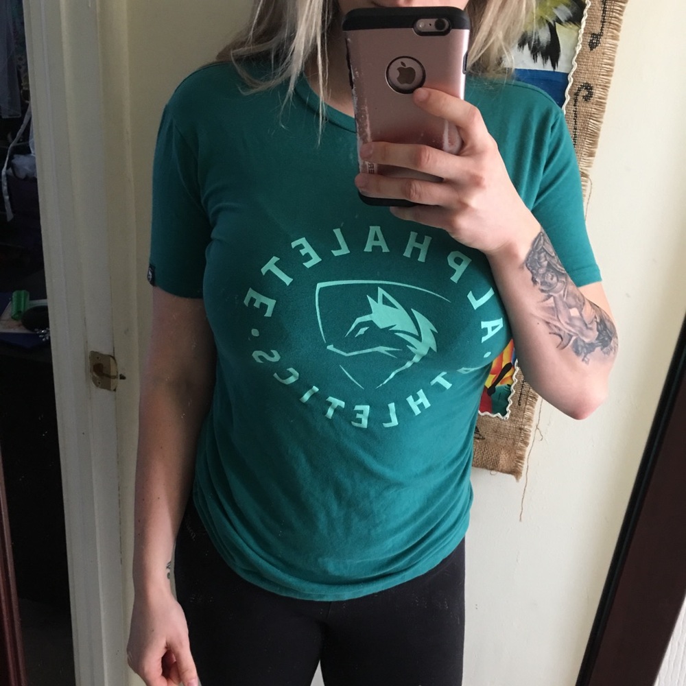 Small alphalete t shirt